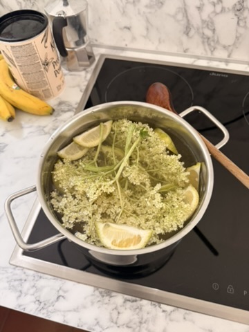 Aromatische Holunderlimonade